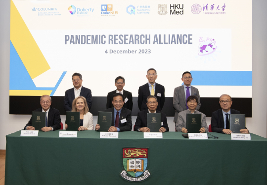 Leading global scientists from six leading institutions in four countries launched the Pandemic Research Alliance (PRA) to drive concerted research into respiratory viruses from animals to humans, improved surveillance, and new solutions to better manage the next pandemic. Joining the signing ceremony were: (front row, from left) Professor David Ho from Columbia University Irving Medical Center; Professor Sharon Lewin, Doherty Institute – University of Melbourne; Professor Wang Linfa, Duke-NUS Medical School; Professor Zhong Nanshan, Guangzhou National Laboratory; Professor Yuen Kwok-Yung, the University of Hong Kong (HKU); and Professor Zhang Linqi, Tsinghua University; witnessed by (back row, from left) Professor Roger Wu, Columbia University Irving Medical Center; Professor Chen Xinwen, Deputy Director, Guangzhou National Laboratory; Professor Chak-sing Lau, Dean of Medicine, HKU; and Mr Sim Zhimin, Director (International Partnerships and Strategy), Tsinghua Medicine, Tsinghua University.